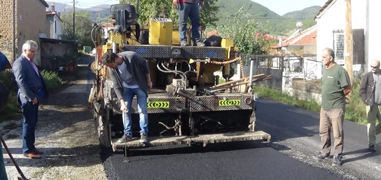 Ασφαλτοστρώσεις στην Τ.Κ. Άνω Υδρούσας από την Π.Ε. Φλώρινας (video)