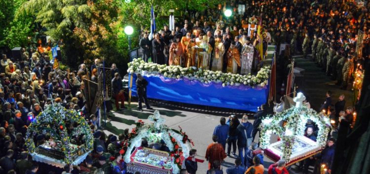 Στιγμές από τη συνάντηση των επιταφίων στην κεντρική πλατεία της Φλώρινας (pics)