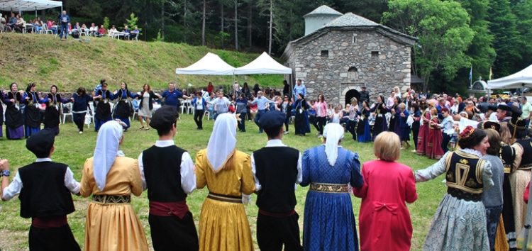 Οι εορταστικές εκδηλώσεις στην Αγία Τριάδα Πισοδερίου (pics)