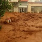 Σύλλογοι της Φλώρινας στηρίζουν τους πληγέντες από τη θεομηνία στη Μάνδρα Αττικής