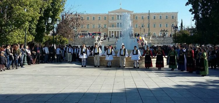 Το χορευτικό του Συλλόγου Θεσσαλών Φλώρινας στην Πλατεία Συντάγματος για τα 136 χρόνια ελεύθερης Θεσσαλίας (video, pics)