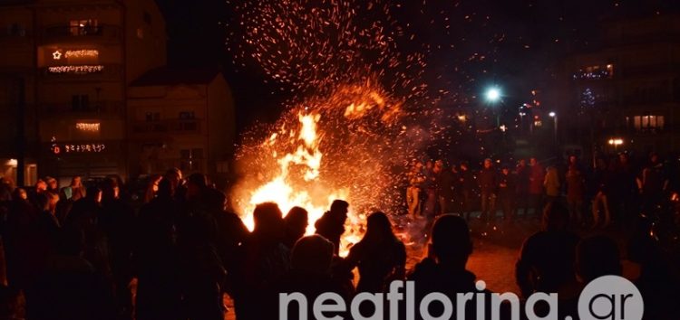 Η μικρή φωτιά της πλατείας Ηρώων (video, pics)