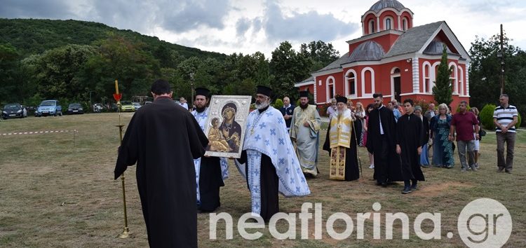 Λαμπρός εορτασμός της Παναγίας στην Κλαδοράχη (pics)