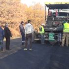 Ολοκληρώνεται η ασφαλτόστρωση στον οδικό άξονα Φλώρινας – Δροσοπηγής (video, pics)