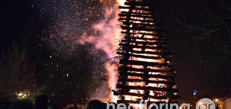 Άναψαν και φέτος οι Φωτιές της Φλώρινας (video, pics)