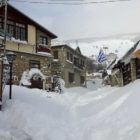 Εντυπωσιακές εικόνες από το χιονισμένο Νυμφαίο (pics)