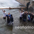 Ο εορτασμός των Θεοφανείων στη Φλώρινα – Η ρίψη του Τιμίου Σταυρού στον παγωμένο Σακουλέβα (video, pics)