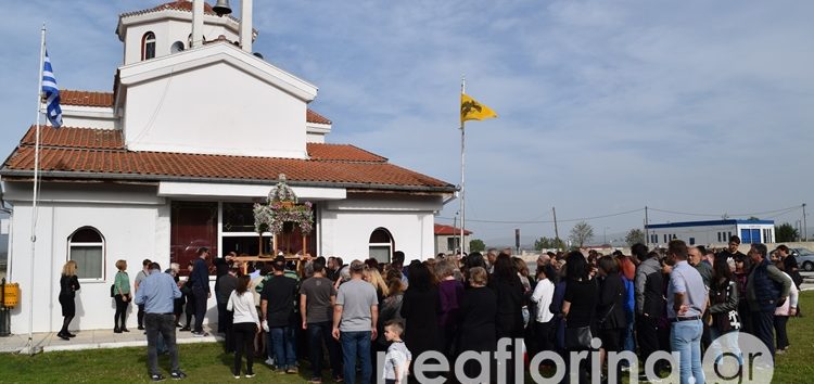 Η περιφορά του επιταφίου στα νέα κοιμητήρια Φλώρινας (video, pics)