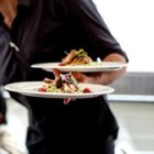 Θέση εργασίας σε μεζεδοπωλείο