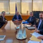 Ξεκινάει δουλειά η Διυπουργική για την απολιγνιτοποίηση – Συνάντηση Χατζηδάκη και Θωμά με τους “ενεργειακούς” δημάρχους