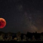 Η σελήνη μισή…