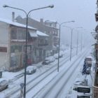 Συνεχίζεται η έντονη χιονόπτωση στη Φλώρινα – Ξεπερνά τα 20 εκατοστά το ύψος του χιονιού (pics)
