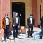 Παράδοση αναπνευστήρων από τον δήμαρχο Βασίλη Γιαννάκη στο νοσοκομείο Φλώρινας