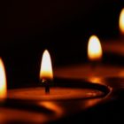 Αναγνώστρια ευχαριστεί τον δήμο Φλώρινας για το άναμμα κεριών στα κοιμητήρια