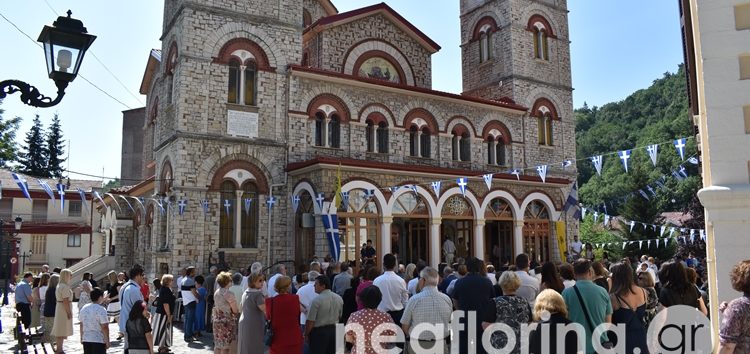 Η Αρχιερατική Θεία Λειτουργία στον πανηγυρίζοντα Μητροπολιτικό Ναό Αγίου Παντελεήμονα Φλώρινας (video, pics)