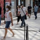 Υποχρεωτική η μάσκα στο Δημόσιο – Τι ισχύει για επιχειρήσεις και καταστήματα – Ολόκληρος ο κατάλογος