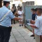 Ενημερωτικά φυλλάδια διανεμήθηκαν από αστυνομικούς σε γονείς και μαθητές δημοτικών σχολείων, εν όψει της νέας σχολικής περιόδου