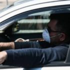 Διατηρείται η χρήση μάσκας στο αυτοκίνητο – Πότε είναι υποχρεωτική