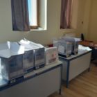 Δράσεις για την αντιμετώπιση της πανδημίας covid19 στις Πρέσπες – Συσκευές καθαρισμού του εσωτερικού αέρα στις σχολικές μονάδες