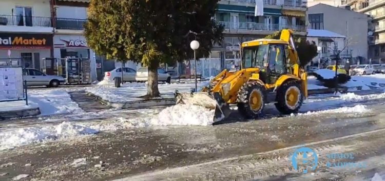 Συνεχίστηκε για τρίτη μέρα η απομάκρυνση του χιονιού από οδούς της πόλης της Φλώρινας (pics)