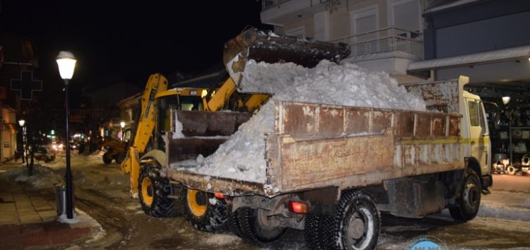 Συνεχίζεται η απομάκρυνση του χιονιού από κεντρικές οδούς της πόλης της Φλώρινας (pics)