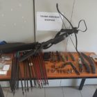 Συνελήφθη από αστυνομικούς του Τμήματος Ασφάλειας Φλώρινας 42χρονος στην Ημαθία  για παράβαση της νομοθεσίας περί όπλων και κατοχή ναρκωτικών ουσιών