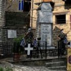 Παρ’ ολίγο τραγωδία στο Λέχοβο – 16χρονος λιποθύμησε κι έπεσε πάνω σε στρατιωτική ξιφολόγχη στις σημερινές εκδηλώσεις μνήμης για το Ολοκαύτωμα