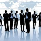 Πρέπει να εμπιστευόμαστε τους “ειδικούς”; 10+1 φίλτρα πριν τους παραδώσουμε εν λευκώ τις τύχες μας