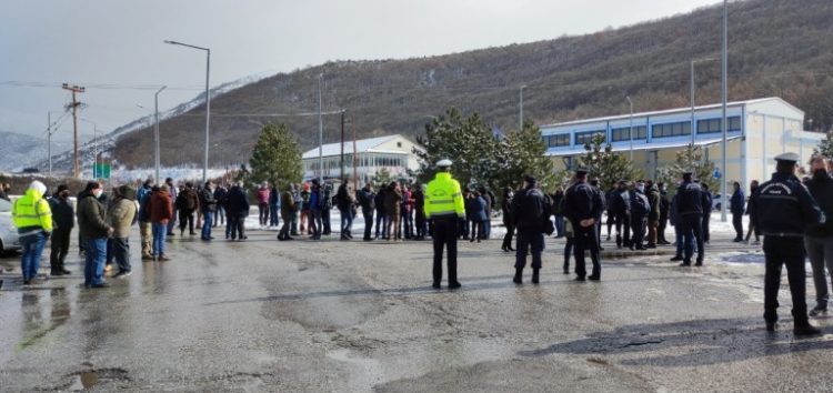 Κρυσταλλοπηγή: Απέκλεισαν τα σύνορα οι αγρότες – Ακολουθούν κινητοποιήσεις (pics)