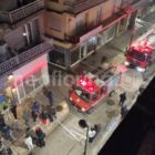 Υλικές ζημιές από φωτιά σε κατάστημα στον πεζόδρομο (video)