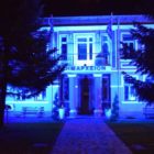 Ο Δήμος Φλώρινας φωταγώγησε μπλε το Δημαρχείο για την Παγκόσμια Ημέρα Ευχής και το Make-A-Wish