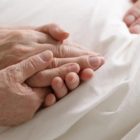 Ζητείται άτομο να προσέχει ασθενή