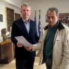 Παράδοση ψηφίσματος του Συλλόγου Εκπαιδευτικών Πρωτοβάθμιας Εκπαίδευσης Φλώρινας στον Αντιπεριφερειάρχη Π.Ε. Φλώρινας