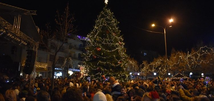 Άναψε το Χριστουγεννιάτικο Δέντρο της Φλώρινας (video, pics)