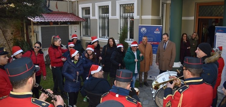 Χριστουγεννιάτικα κάλαντα και ευχές στον Δήμαρχο Φλώρινας (pics)