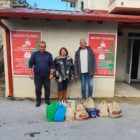 Παράδοση τροφίμων για τη δράση “Φαγητό για όλους” από το δημοτικό σχολείο, το νηπιαγωγείο και τον Σύλλογο Γονέων και Κηδεμόνων Αχλάδας