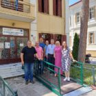 Ράμπα προσβασιμότητας των ατόμων με αναπηρία στο κτίριο της πρώην Νομαρχίας