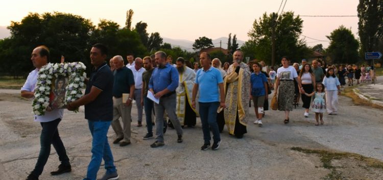 Η κοινότητα Αγίας Παρασκευής γιόρτασε την προστάτιδά της Αγία (pics)