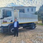 Παραλαβή ανατρεπόμενου φορτηγού στον Δήμο Πρεσπών