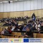 Ο Όμιλος Ενεργών Νέων Φλώρινας επισκέφθηκε την Σχολή Οικονομικών Επιστημών του Πανεπιστημίου Δυτικής Μακεδονίας στο πλαίσιο του σχεδίου “Ενδυναμώνοντας τη Νέα Γενιά: Συμμετοχή των Νέων στις Ευρωπαϊκές Εκλογές”