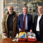 Παράδοση απινιδωτή από την Π.Ε. Φλώρινας στο Χιονοδρομικό Κέντρο Βίγλας Πισοδερίου