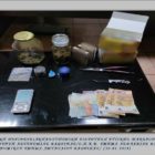 Συνελήφθη ανήλικος από αστυνομικούς του Τμήματος Ασφάλειας Φλώρινας, για διακίνηση ναρκωτικών ουσιών, καθώς και για παράβαση της νομοθεσίας περί όπλων και εθνικού τελωνειακού κώδικα, στην πόλη της Πτολεμαΐδας