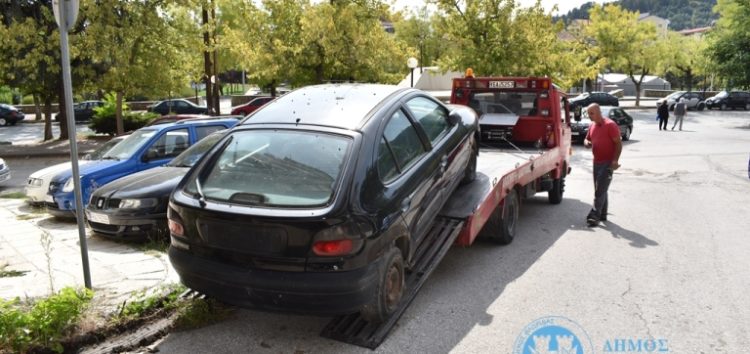 Απομακρύνονται τα εγκαταλελειμμένα αυτοκίνητα από τους δρόμους της Φλώρινας