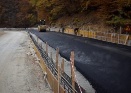 Ολοκληρώθηκε η αποκατάσταση του οδικού δικτύου στο 11ο χλμτης Εθνικής Οδού Φλώρινας – Πρέσπας (video, pics)