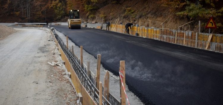 Ολοκληρώθηκε η αποκατάσταση του οδικού δικτύου στο 11ο χλμτης Εθνικής Οδού Φλώρινας – Πρέσπας (video, pics)