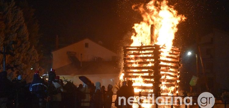 Άναψαν και φέτος οι Φωτιές της Φλώρινας (video, pics)