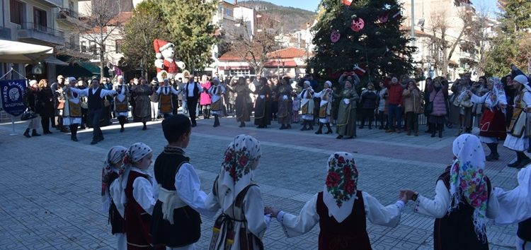 Με το Λύκειο Ελληνίδων και αφήγηση λαϊκών παραμυθιών συνεχίστηκαν οι Χριστουγεννιάτικες εκδηλώσεις του Δήμου Φλώρινας (videos, pics)