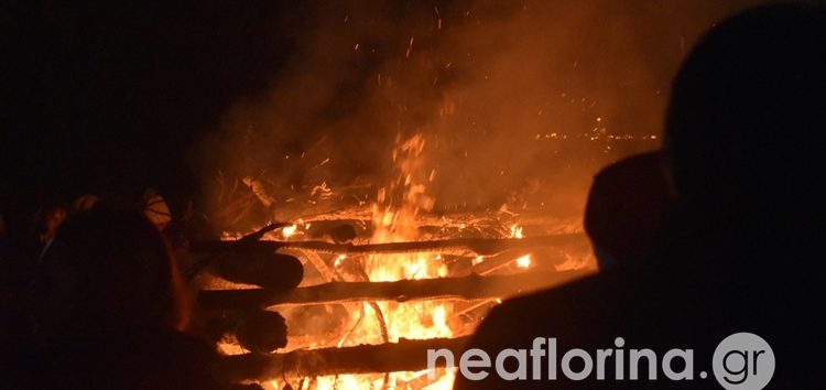 Εικόνες από τη μικρή φωτιά της Πλατείας Ηρώων (pics)