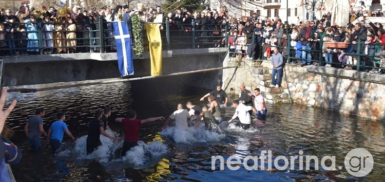 Ο εορτασμός των Θεοφανείων στον Μητροπολιτικό Ναό Αγίου Παντελεήμονα Φλώρινας (video, pics)